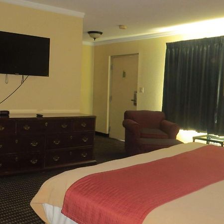 Travelodge By Wyndham Stratton Zewnętrze zdjęcie