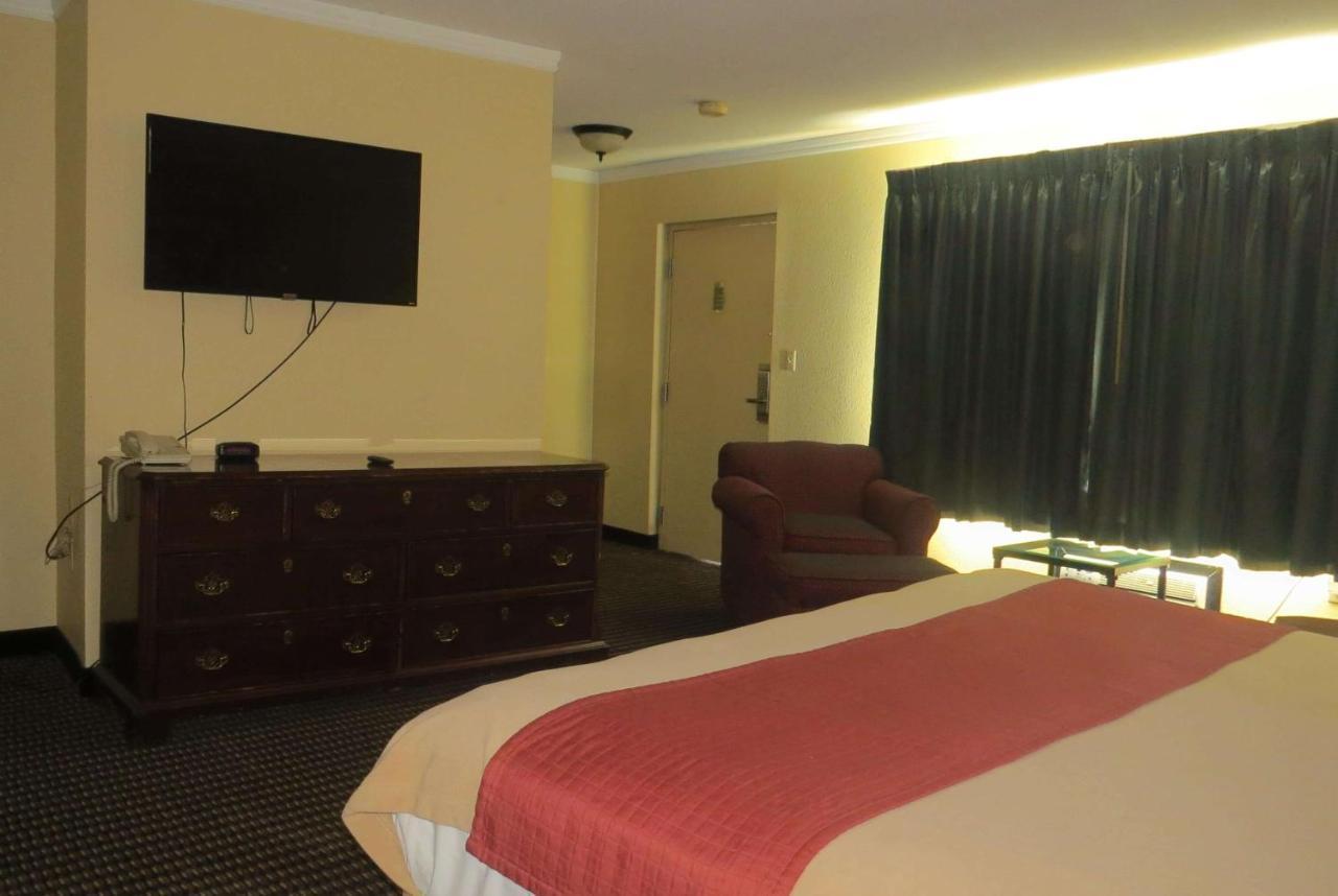 Travelodge By Wyndham Stratton Zewnętrze zdjęcie